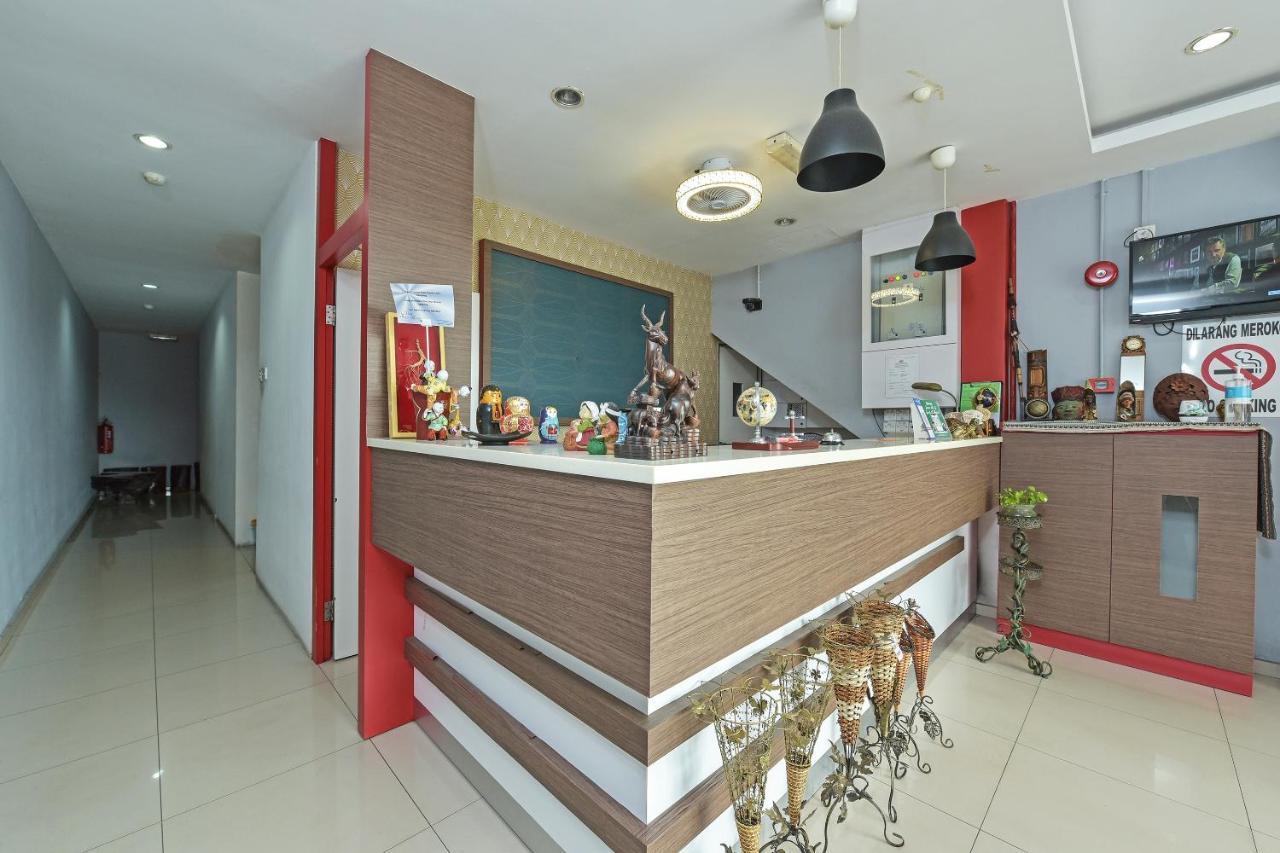 Oyo 90644 M Three Hotel Ситиаван Экстерьер фото