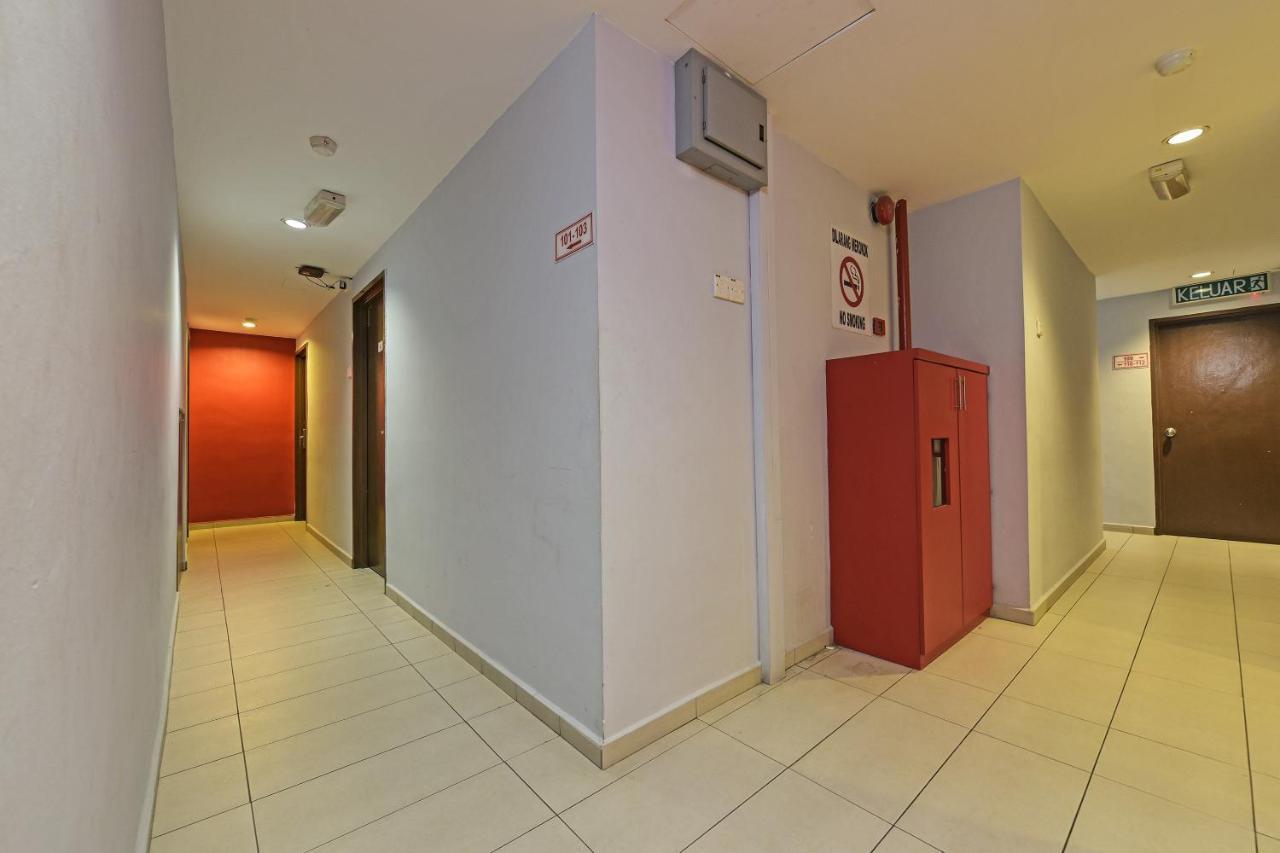 Oyo 90644 M Three Hotel Ситиаван Экстерьер фото