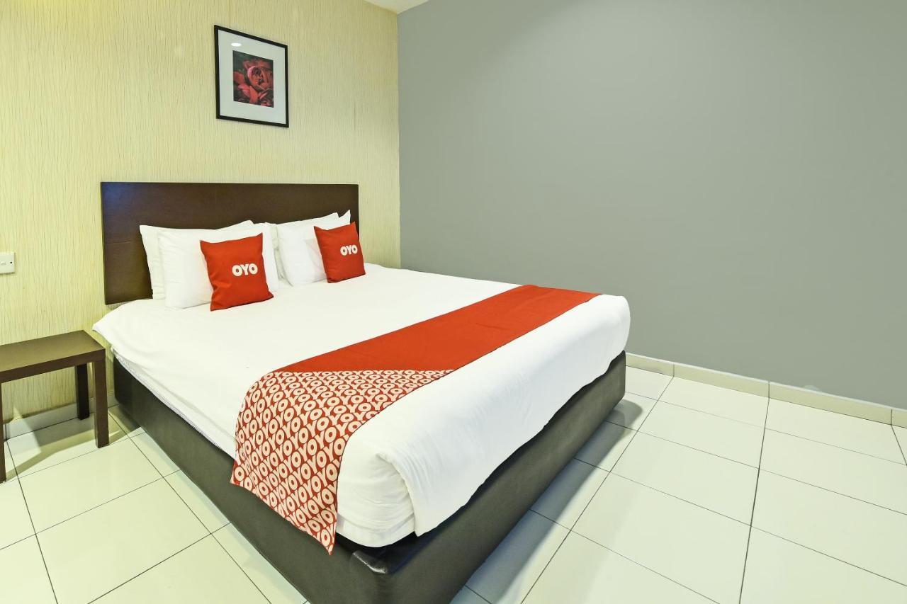 Oyo 90644 M Three Hotel Ситиаван Экстерьер фото